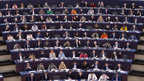 Votación-Del-Parlamento-Europeo-Durante-La-Sesión-Plenaria-De-La-Ue---Vista-Frontal-Cinematográfica