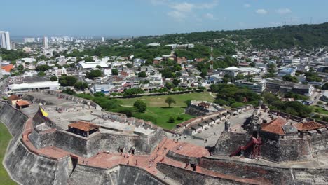 Aerial-Rotation-Shot-Revealing-The-Spectacular-Views-From-Castle-San-Feilipe-de-Barajas-In-Cartagena,-Colombia