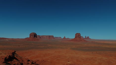 Panoramablick-Auf-Das-Monument-Valley-In-Utah-Und-Arizona