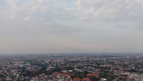Timelapse-De-Vista-De-La-Ciudad-Con-Cielo-Nublado,-Semarang,-Java-Central,-Indonesia