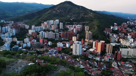 Residencial-En-La-Ciudad-De-Cali,-Colombia-En-Sur-America_drone-Shot