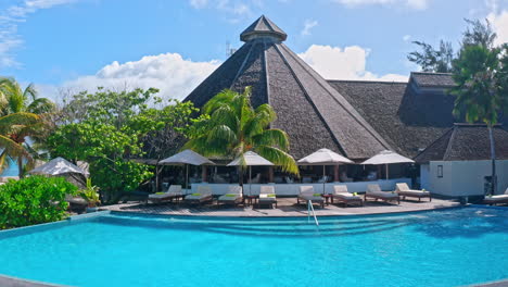 Blick-Auf-Das-Luxusresort-Auf-Der-Privaten-Denis-Insel-Auf-Den-Seychellen