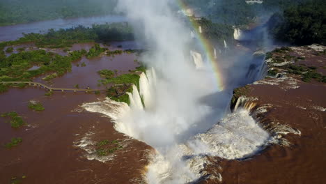 Impresionante-Vista-Panorámica-De-Una-De-Las-Siete-Maravillas-Naturales-Del-Mundo,-Las-Cataratas-Del-Iguazú.