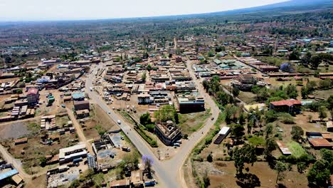 Ländliche-Dorfstadt-In-Kenia-Mit-Dem-Kilimandscharo-Im-Hintergrund