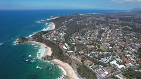 Luftpanorama-Der-Küste-Von-Port-Macquarie-Mit-Blick-Auf-Die-Meereslandschaft-In-New-South-Wales,-Australien