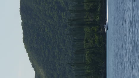 Boat-speeding-across-water-near-Isle-of-Pines