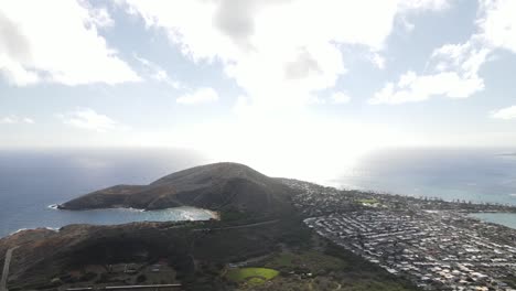 Blick-Aus-Den-Wolken-Auf-Die-Insel-O&#39;Ahu-In-Hawaii