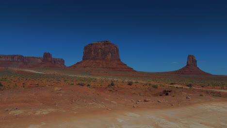Driving-at-Monument-Valley-in-Utah-and-Arizona
