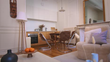 Interior-Elegante-Con-Cocina-Y-Comedor-De-Planta-Abierta