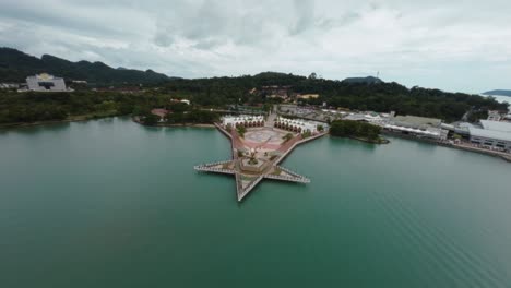 FPV-drone-footage-showcases-the-majestic-eagle-statue-at-Dataran-Lang,-Langkawi
