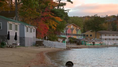 Colorful-cabins-on-the-shore-of-Lake-Winnipesaukee