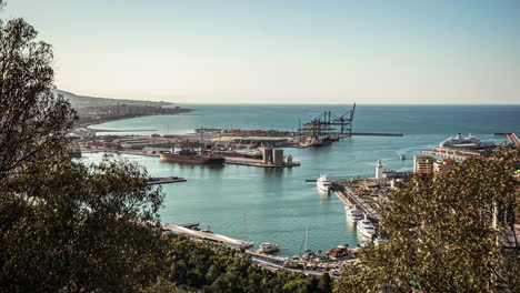 Blick-über-Den-Industriehafen-Von-Malaga-In-Spanien