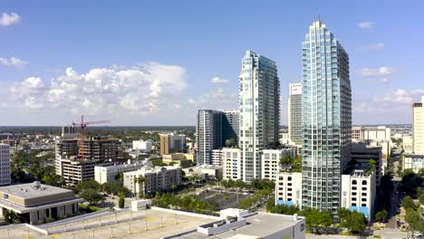 Vista-Aérea-De-Rascacielos-En-El-Centro-De-Tampa,-Florida-Y-Construcción-De-Edificios