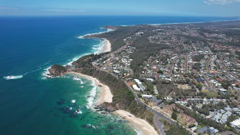 Nobby-Head,-Nobbys-Beach,-And-Flynns-Beach-In-Port-Macquarie,-NSW,-Australia