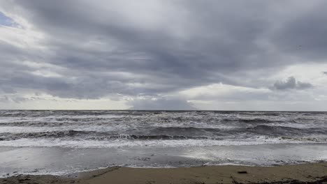 ocean-waves-in-stormy-weather