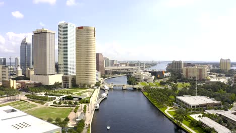 Aerial-view-of-skyscrapers,-boats-along-downtown-Tampa-riverwalk,-Florida
