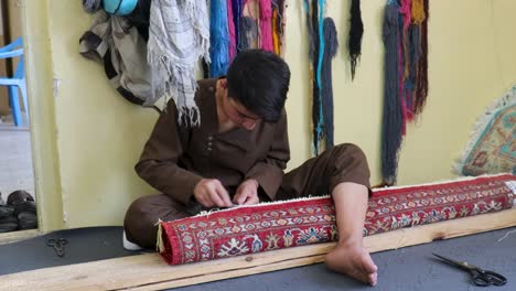 A-Young-Individual-Weaving-Rug-Selvages