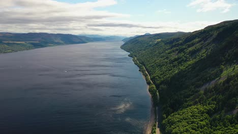 Luftaufnahme-Von-Loch-Ness,-Schottisches-Hochland,-Schottland