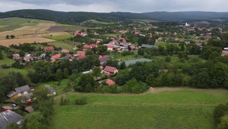 Drone-panning-from-the-right-to-the-left-side-of-the-frame-over-the-fields-and-farmlands-of-a-village-near-Brăila,-near-the-city-of-Muntenia-in-the-eastern-part-of-Romania