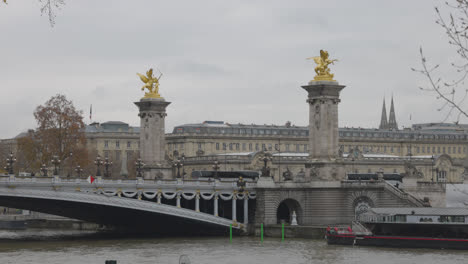 Moody-Elegance:-Alexander-III-Bridge-on-a-Cloudy-Day