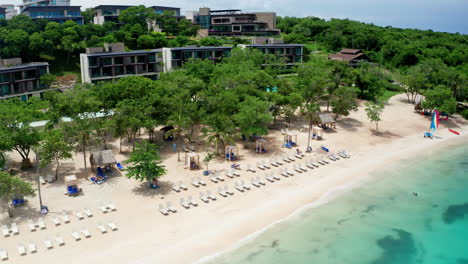 Vista-Aérea-De-Drones-Del-Resort-De-Playa-De-Vacaciones.