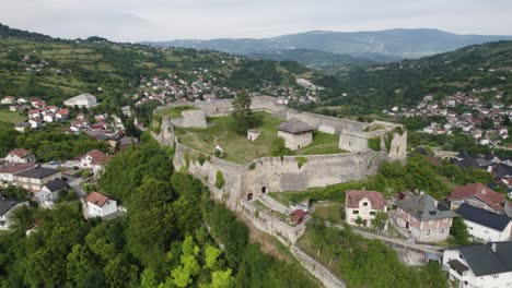 Luftumlaufbahn-Mittelalterliche-Burgmauern-Der-Festung-Jajce-In-Bosnien-Und-Herzegowina