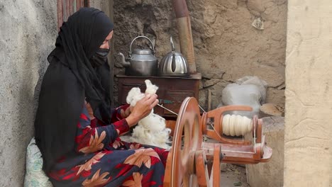 Producing-threads-from-cotton