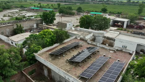 Aerial-zoom-out-of-a-building-with-solar-panels-in-Badin-City,-Sindh,-Pakistan