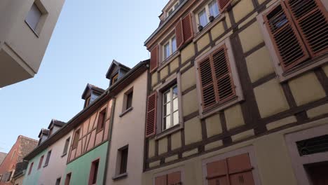 Colourful-half-timbered-row-houses-is-historic-medieval-town-of-Colmar,-France