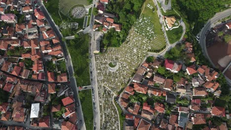 Luftdrohnenaufnahme-Der-Mausoleen-Von-Bürgern,-Die-Im-Bosnienkrieg-In-Sarajevo-Den-Märtyrertod-Erlitten-Haben