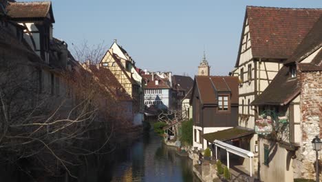 Traditional-medieval-town-with-the-river-flowing-in-between-buildings,-Colmar,-France