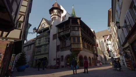 Weitwinkelaufnahme,-Außenansicht-Des-Pfisterhauses-In-Colmar,-Frankreich,-Schöne-Mittelalterliche-Stadt