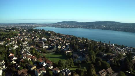 Zürich-Drohnenaufnahme-Tagsüber-Mit-Blick-über-Die-Stadt