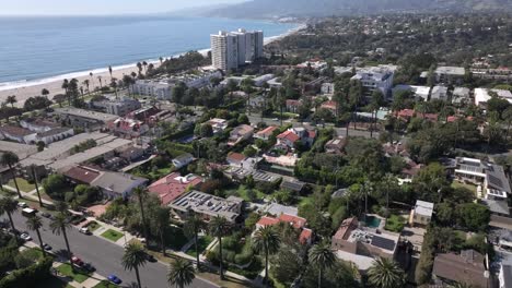 Aerial-Flying-Over-Santa-Monica-Neighborhood-On-Sunny-Day-Beside-Pacific-Ocean