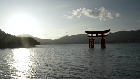 Sacred-Itsukushima-Shrine-grand-torii-gate-at-sunset,-Japan