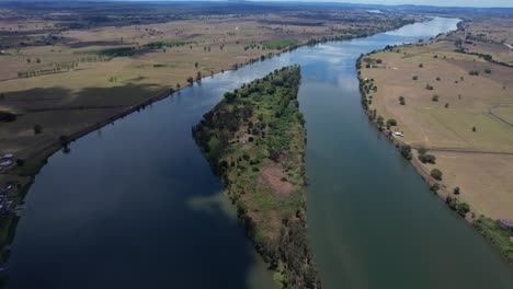 Elizabeth-Island-Im-Clarence-River-In-Clarenza,-New-South-Wales,-Australien