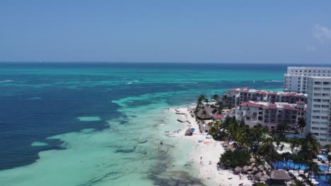 Luftaufnahmen-über-Der-Hotelzone-Von-Cancun