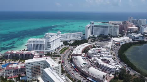 Luftaufnahme-Von-Cancun,-Berühmter-Ferienort-Am-Karibischen-Meer---Panorama-Der-Halbinsel-Yucatan-Von-Oben,-Mexiko,-Mittelamerika