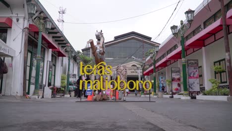 Teras-Malioboro-Signage-on-Malioboro-street-with-people-who-are-entering-the-area