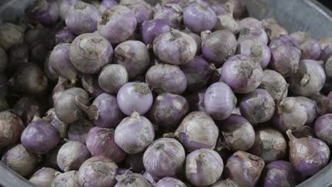 fresh-onion-from-farm-at-vegetable-store-for-sale-at-evening