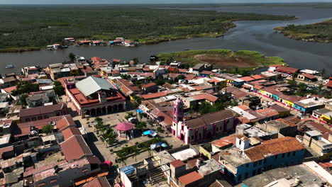 Luftaufnahme-über-Die-Gemeinde-San-Pedro-Y-San-Pablo-In-Mexcaltitan,-Mexiko
