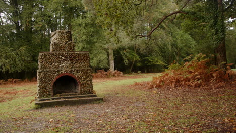 wide-shot-of-the-Portuguese-fireplace-World-War-One-War-Memorial-at-Lyndhurst,-New-Forest