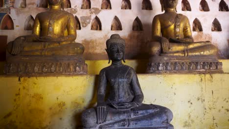 Antiguas-Estatuas-De-Buda-En-Wat-Si-Saket-En-Vientianne,-Laos.