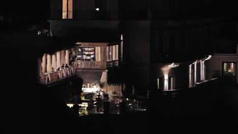 Sorrento-Terrace-Restaurant's-Nighttime-Charm,-Italy