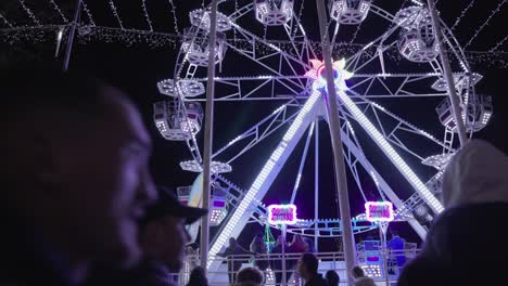People-At-The-Fair-Rides-With-Ferris-Wheel-During-National-Day-In-Galati,-Romania