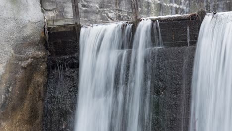 Closeup-Shot-Of-Water-Flowing-Over-A-Waterfall,-Time-Lapse