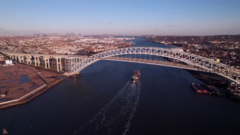 Puente-De-Bayona-En-Staten-Island,-Nueva-York,-4k-Aéreo