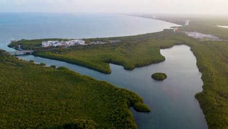 Luftaufnahme-Der-Landschaft-Der-Punta-Nizuc-Brücke-In-Cancun,-Mexiko