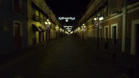 Drone-video-of-the-Christmas-light-decorations-in-the-colonial-streets-of-México