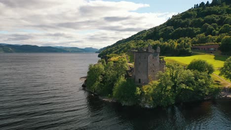 Urquhart-Castle-On-Loch-Ness,-Scottish-Highlands,-Scotland,-United-Kingdom